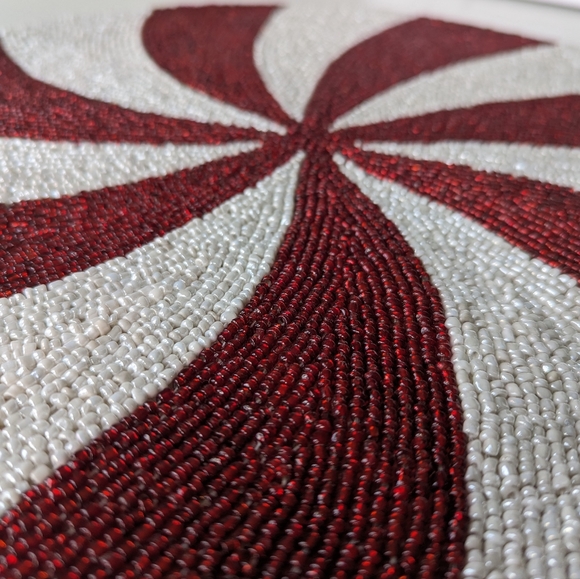Handmade beaded peppermint table placements - Picture 4 of 8